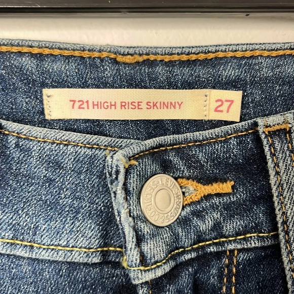 Levi’s 721 High Rise Skinny Distressed Jeans - Picture 4 of 9